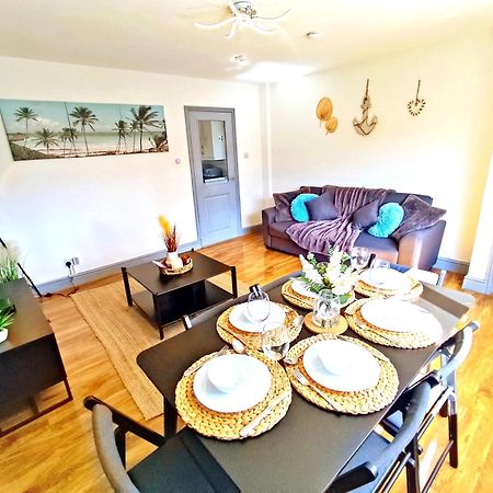 Comfortable 3 Bedrooms Leeds Beach House - Ideal For Family And Contractors - Free Parking For 2 Cars Exterior foto