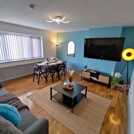 Comfortable 3 Bedrooms Leeds Beach House - Ideal For Family And Contractors - Free Parking For 2 Cars Exterior foto