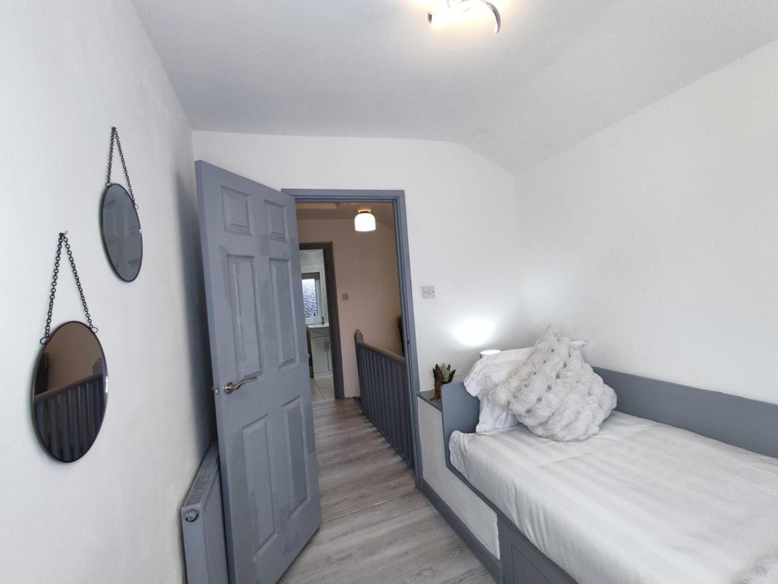 Comfortable 3 Bedrooms Leeds Beach House - Ideal For Family And Contractors - Free Parking For 2 Cars Exterior foto
