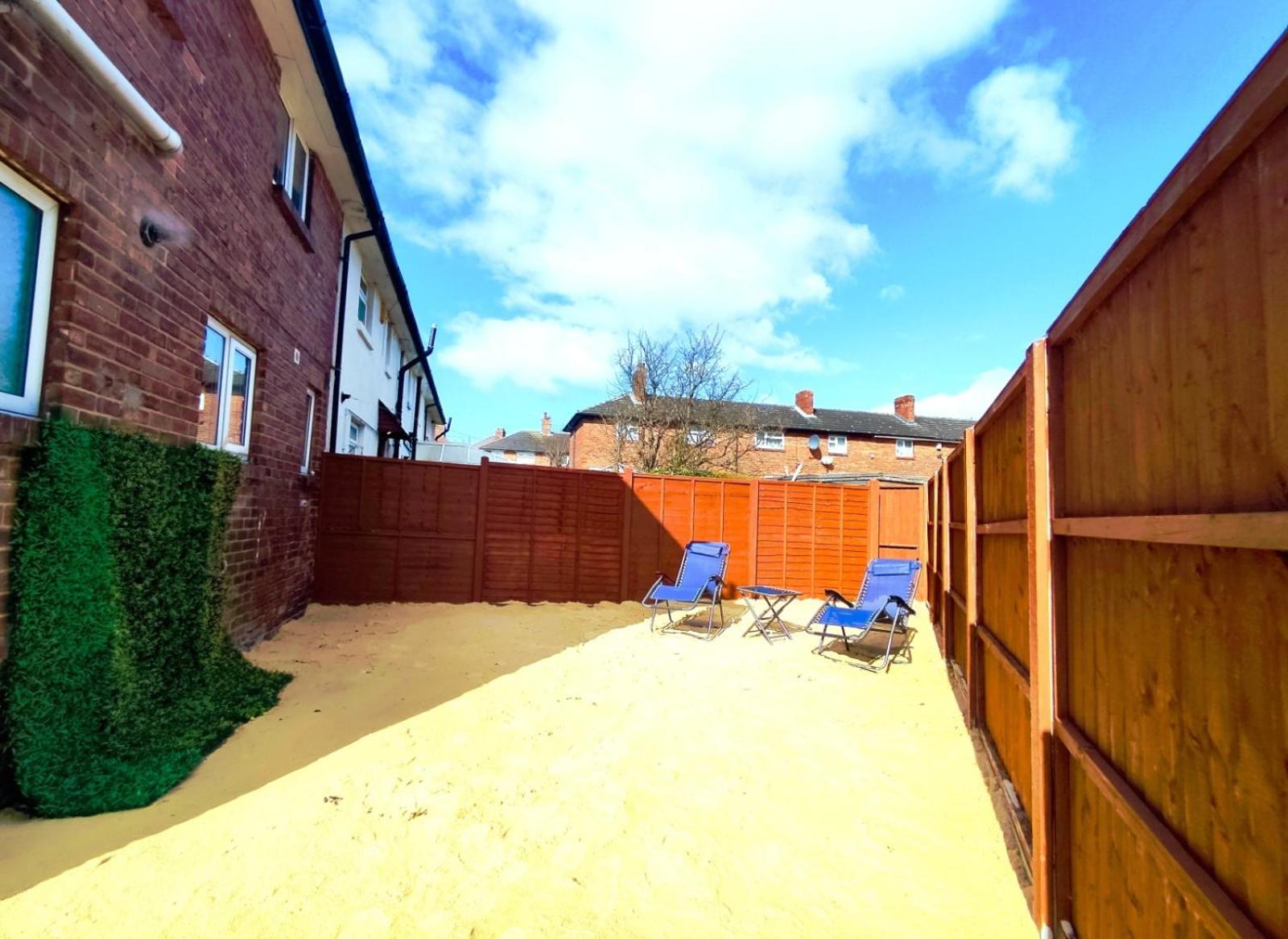 Comfortable 3 Bedrooms Leeds Beach House - Ideal For Family And Contractors - Free Parking For 2 Cars Exterior foto