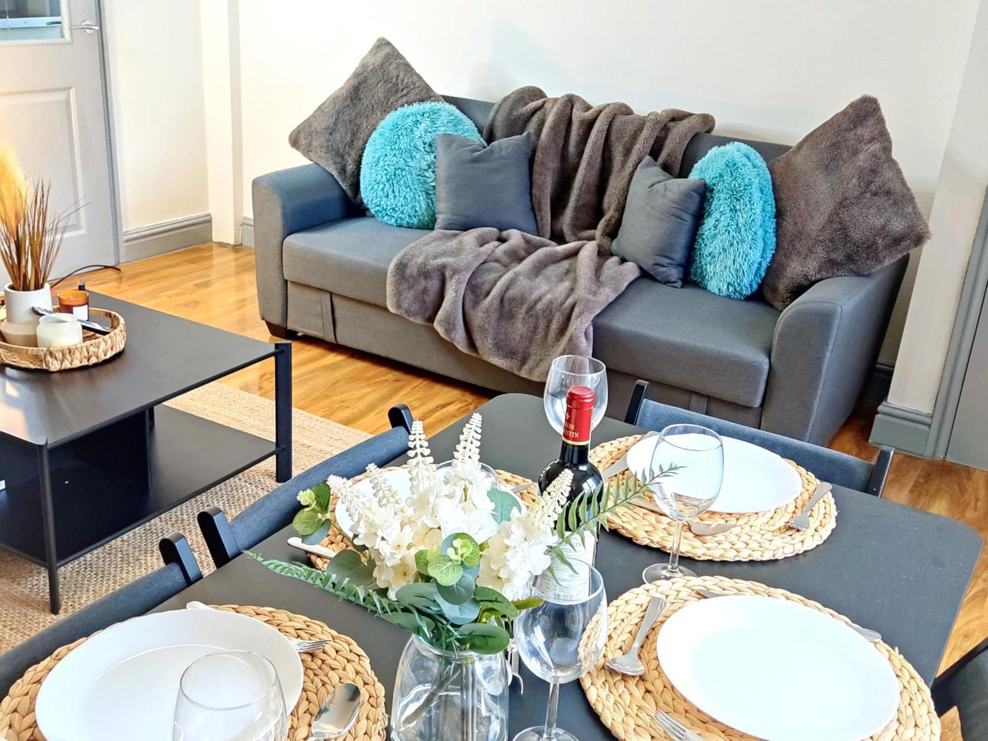 Comfortable 3 Bedrooms Leeds Beach House - Ideal For Family And Contractors - Free Parking For 2 Cars Exterior foto