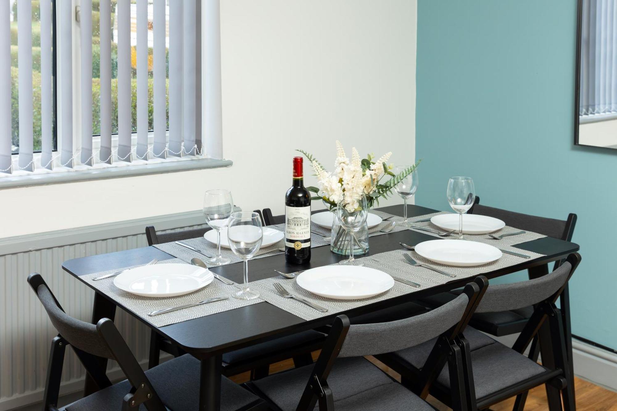 Comfortable 3 Bedrooms Leeds Beach House - Ideal For Family And Contractors - Free Parking For 2 Cars Exterior foto